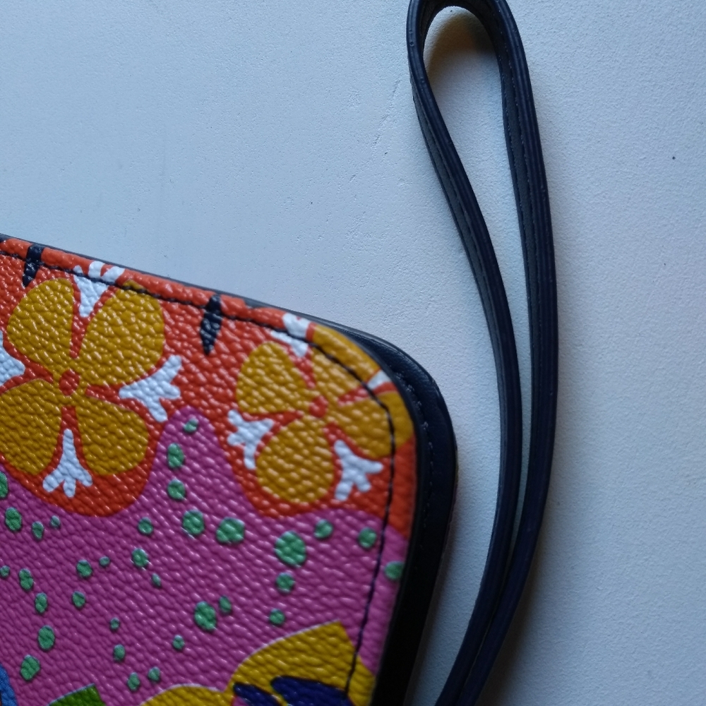 Zip-Around Rio Wristlet | Vera Bradley - Picture 12 of 16